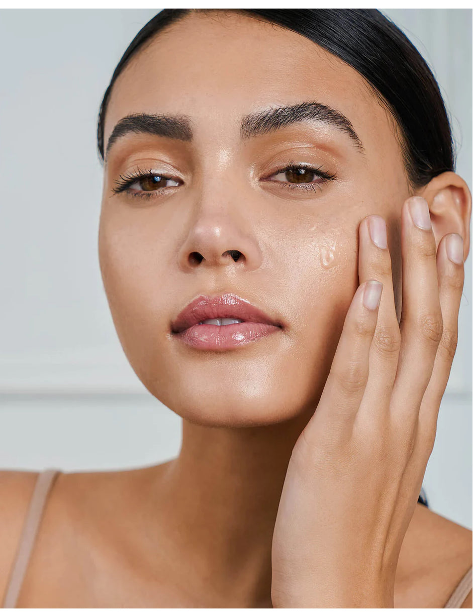 Hydrate Moisture Replenishing Serum
All day moisture that restores, soothes, and nourishes